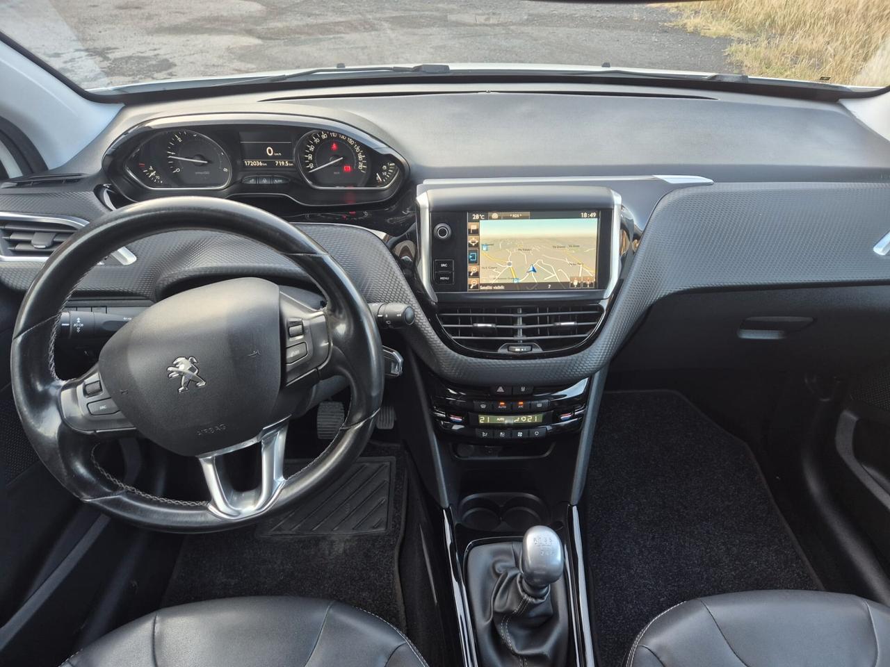 Peugeot 2008 1.6 BlueHDi 120 S&S Black Matt Navi