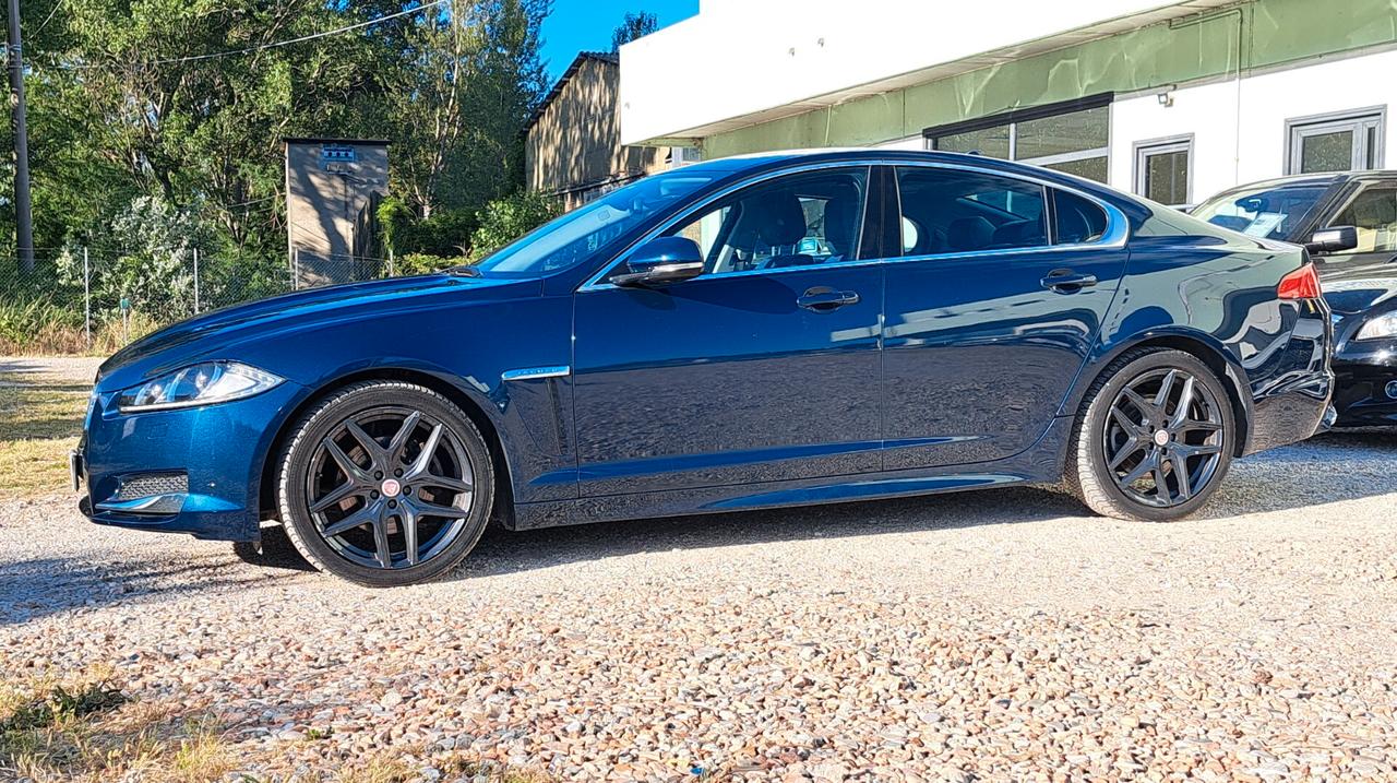 Jaguar XE 2.0 D LUXURY