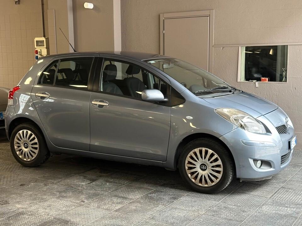Toyota Yaris 5p 1.3 Sol - UnicoPro