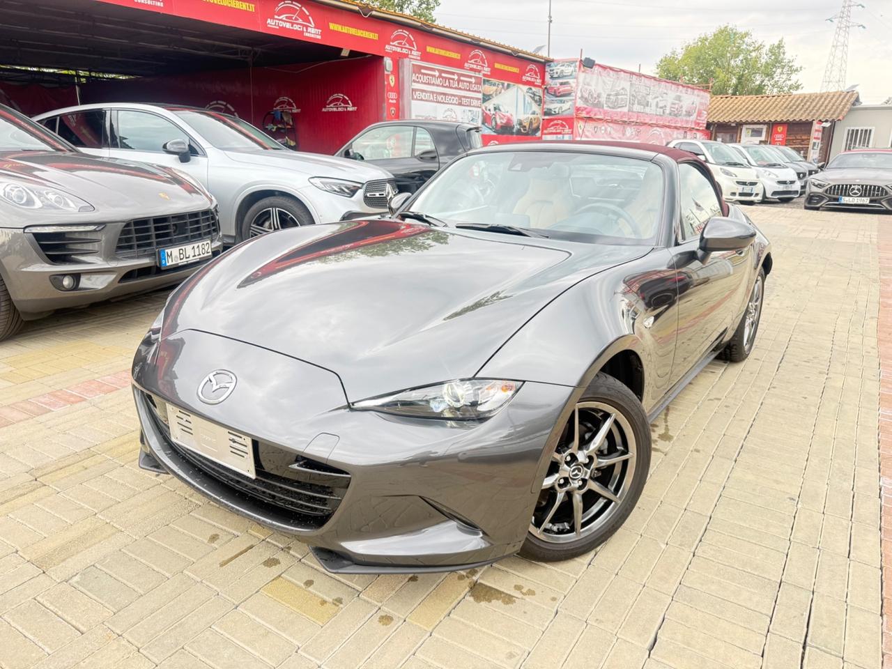 MX-5 1.5 SAKURA | CAPOTE BORDEAUX | PELLE BEIGE | BOSE | FULL LED | 17” | PRONTA CONSEGNA