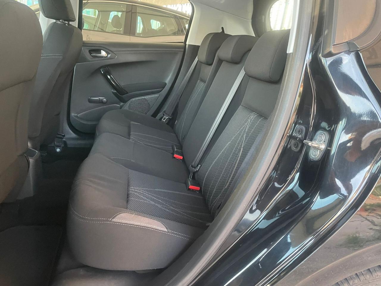 Peugeot 208 1.4 HDi 68 CV 5 porte Allure