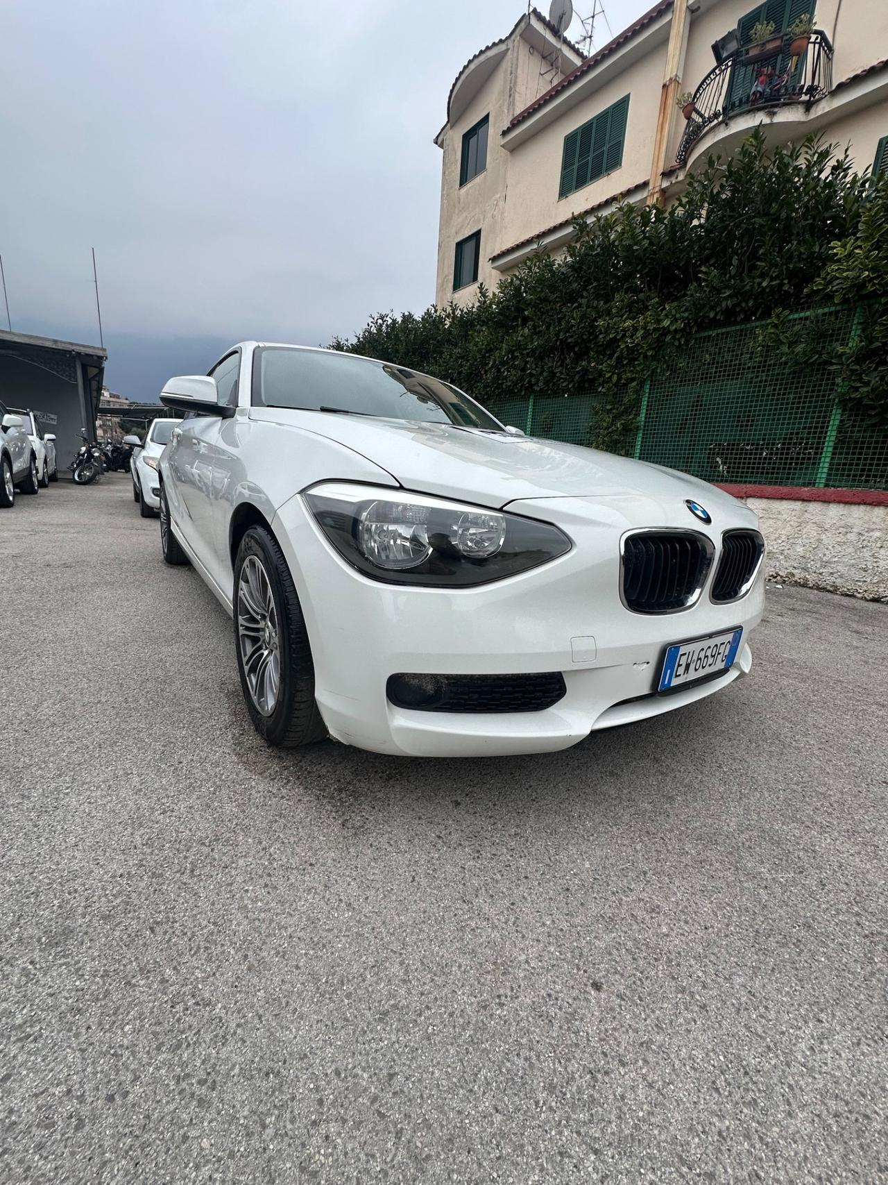 Bmw 114 114d 3p. Unique