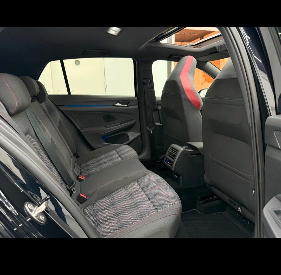 Volkswagen Golf 8 GTI 2.0 TSI DSG