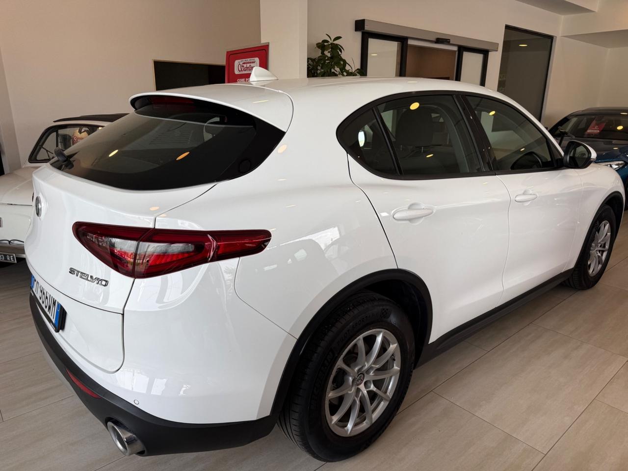 Alfa Romeo Stelvio 2.2 Turbodiesel 180 CV AT8 RWD Business