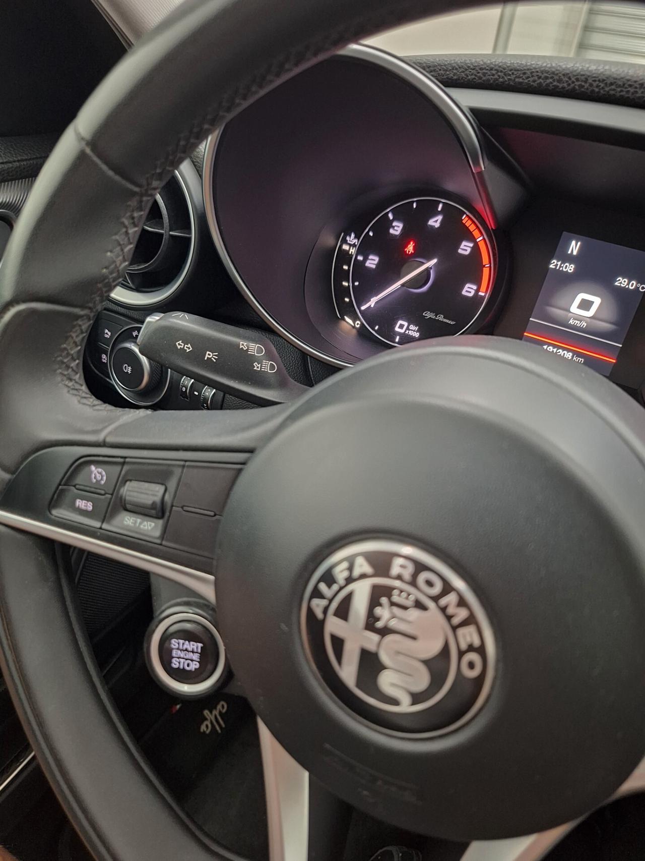 Alfa Romeo Giulia 2.2 180cv MT6 Business Sport