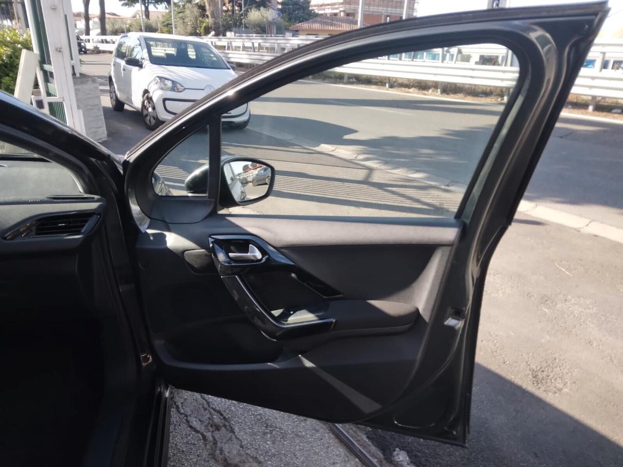 Peugeot 208 1.4 HDi 2015