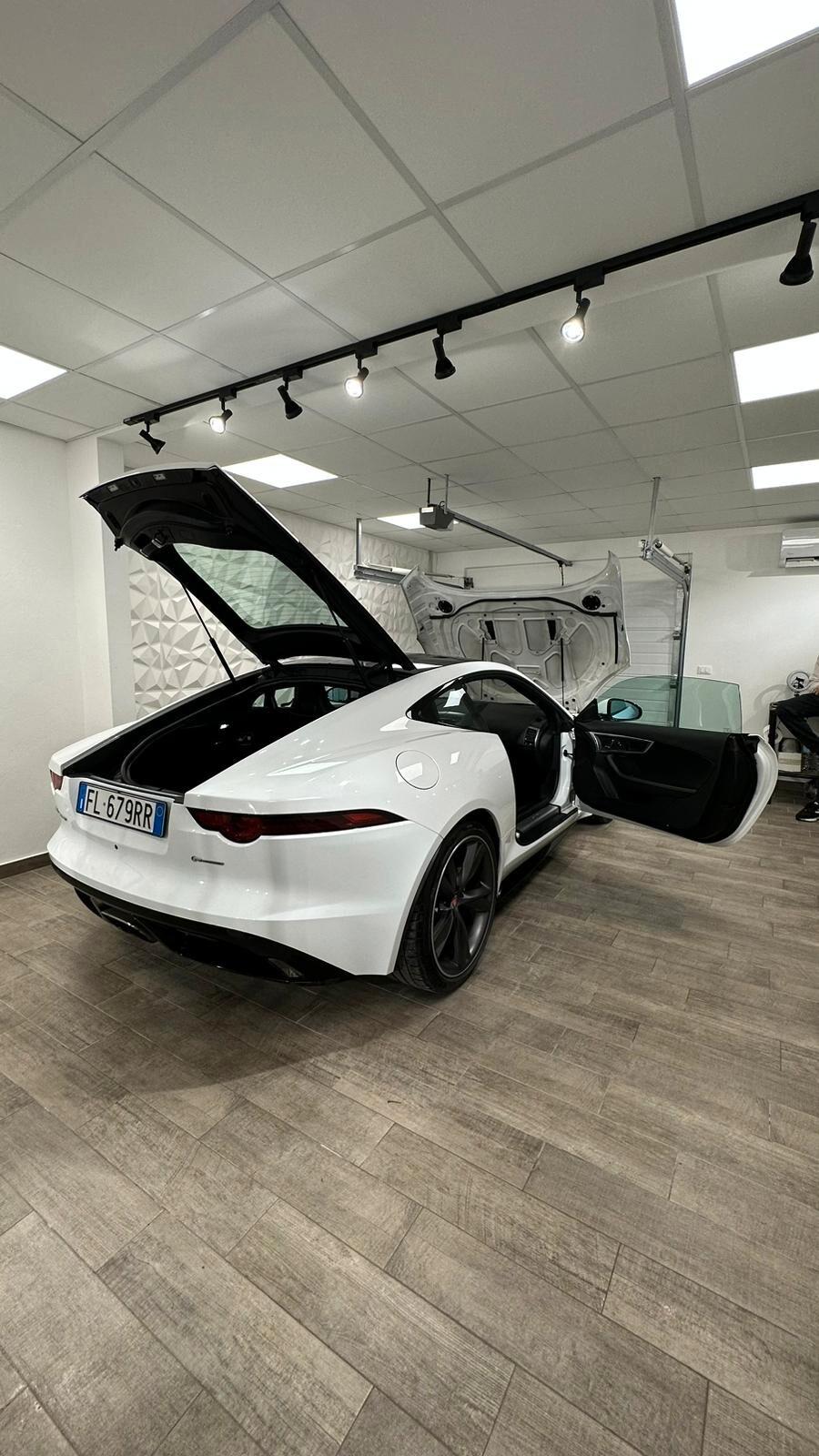 Jaguar F-Type 2.0 aut. Convertibile R-Dynamic