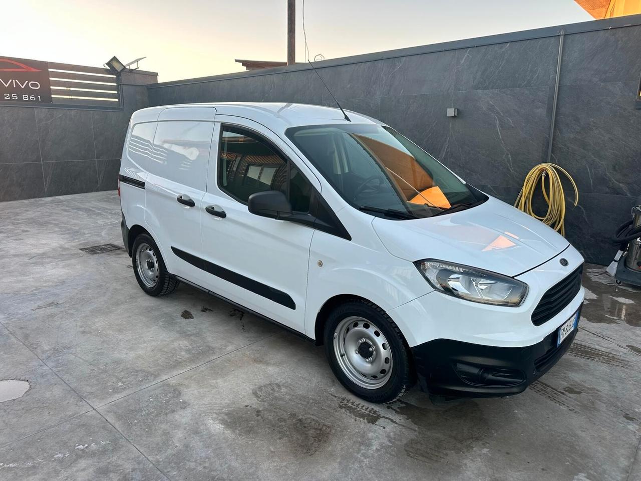 Ford Transit Courier 1.5 TDCi 75CV Van Entry