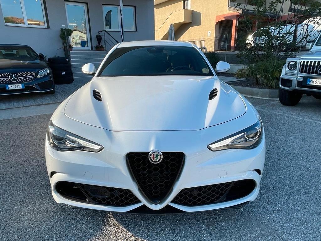 Alfa Romeo Giulia 2.9 T V6 AT8 Quadrifoglio