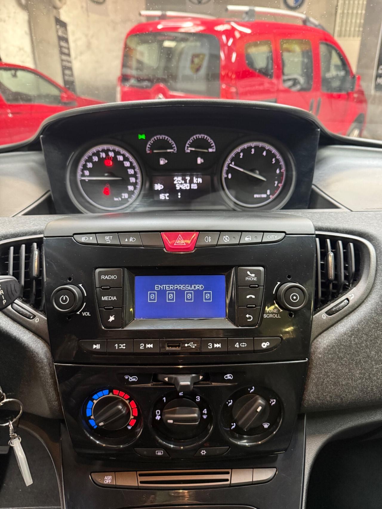 Lancia Ypsilon Hybrid 50.000 km