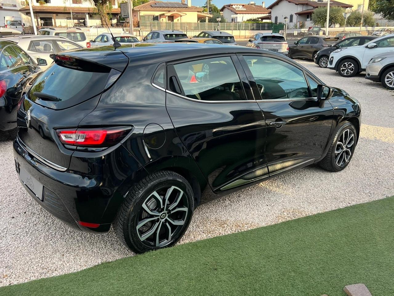 Renault Clio TCe 12V 90 CV 5 porte Moschino Zen