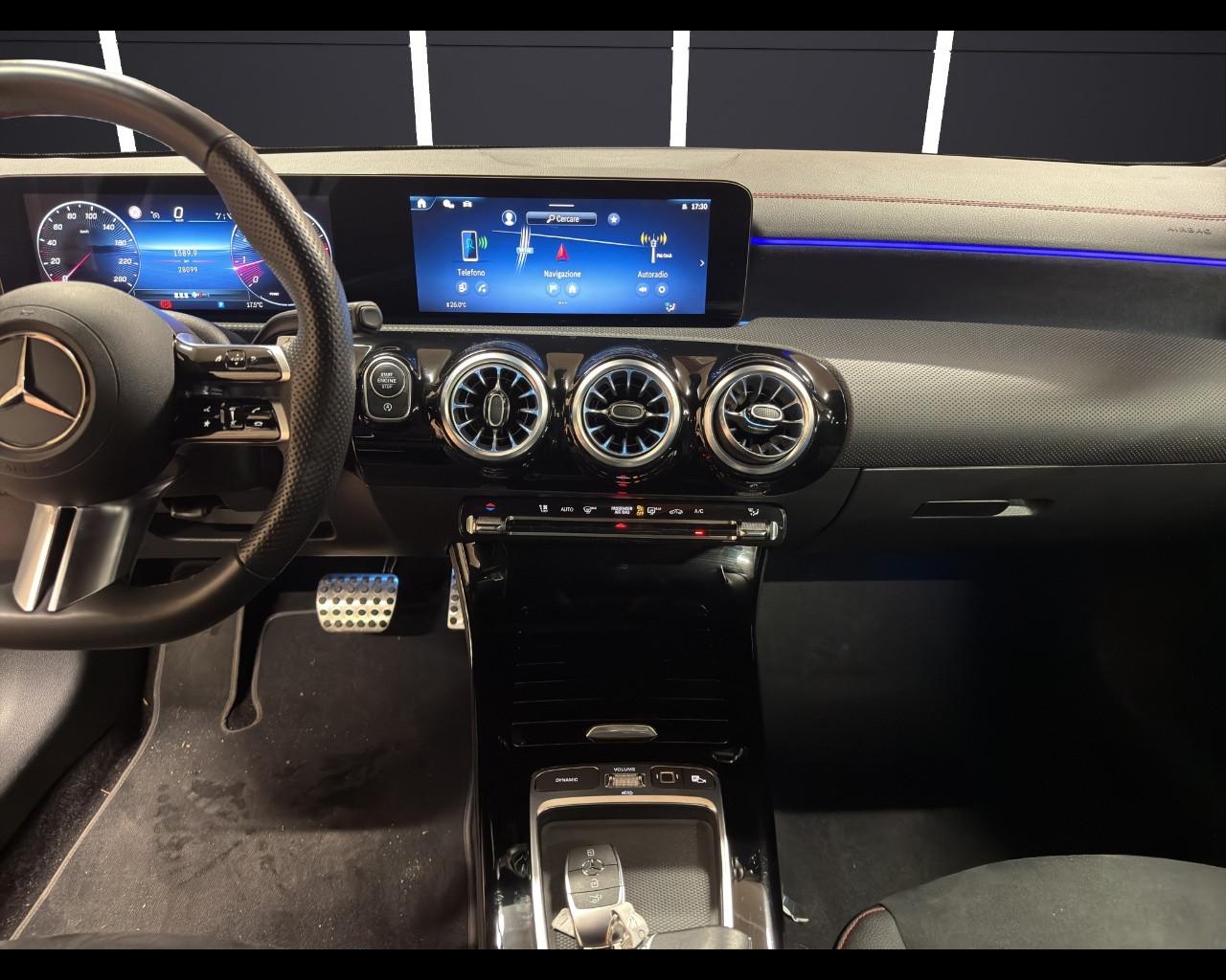 Mercedes-Benz CLA 180 Automatic AMG Line Premium Plus AMBIENT LIGHT!