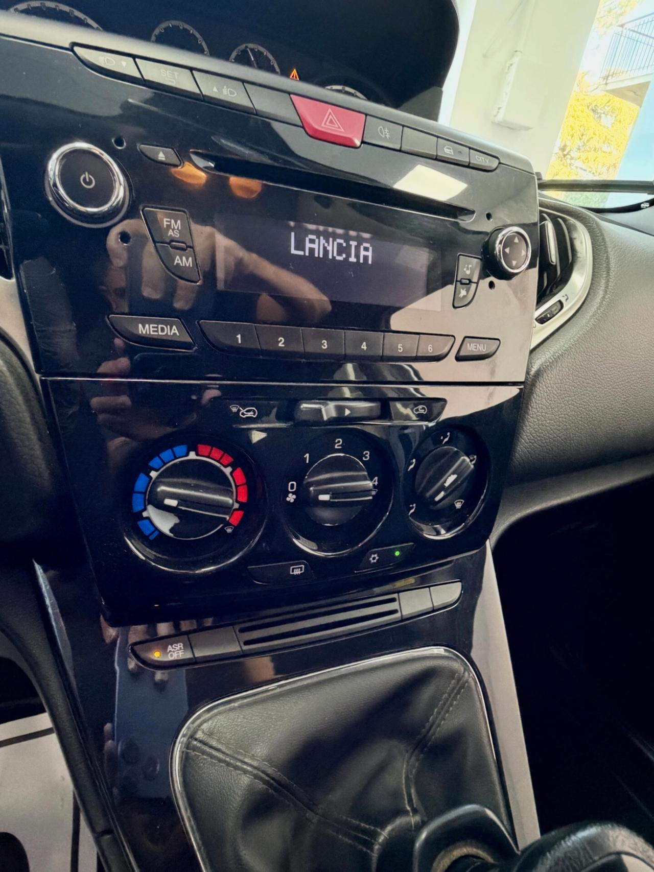 Lancia Ypsilon 1.2 69 CV 5 porte GPL Ecochic Silver