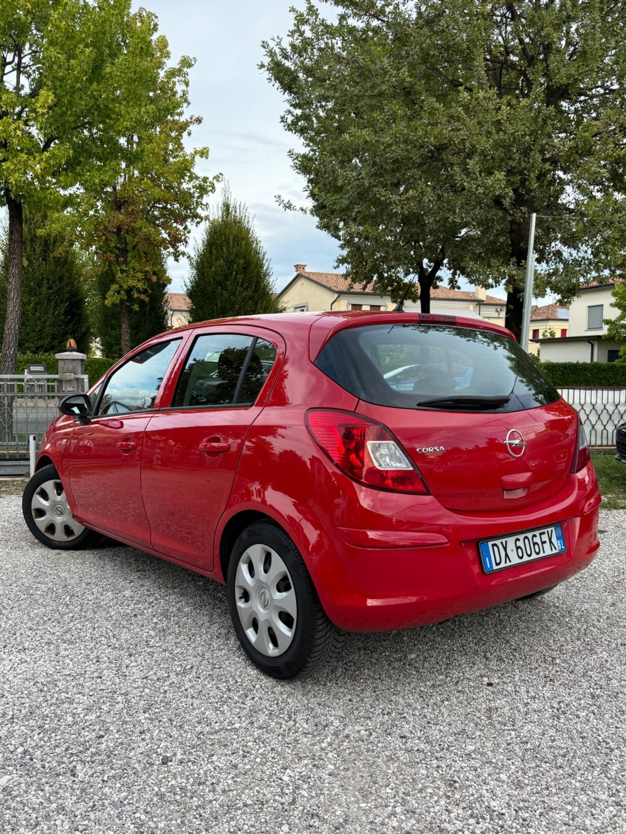 Opel Corsa 1.2 5 porte Cosmo