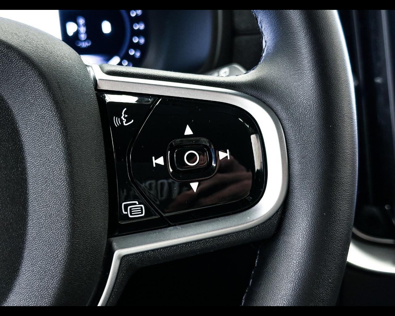 VOLVO XC90 B5 AWD automatico 7 posti Plus Bright