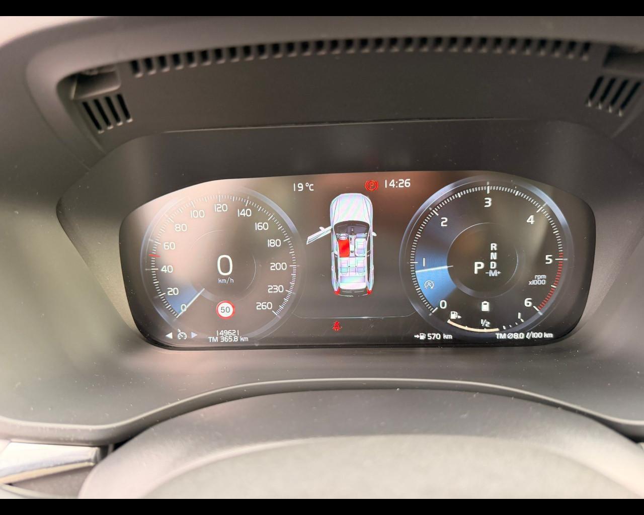 VOLVO XC60 B4 AWD MOMENTUM AUTO