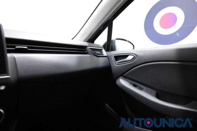 RENAULT Clio TCE 90 CV 5 PORTE EQUILIBRE NEOPATENTATI FARI LED