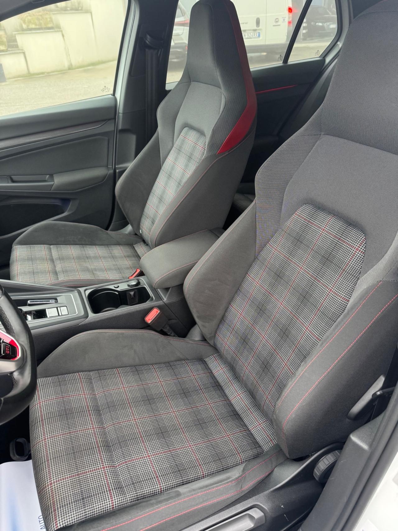 Volkswagen Golf GTI 2.0 TSI DSG