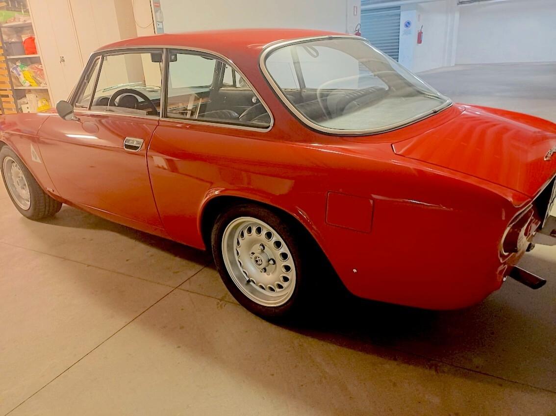 Alfa Romeo GT 1300 Scalino