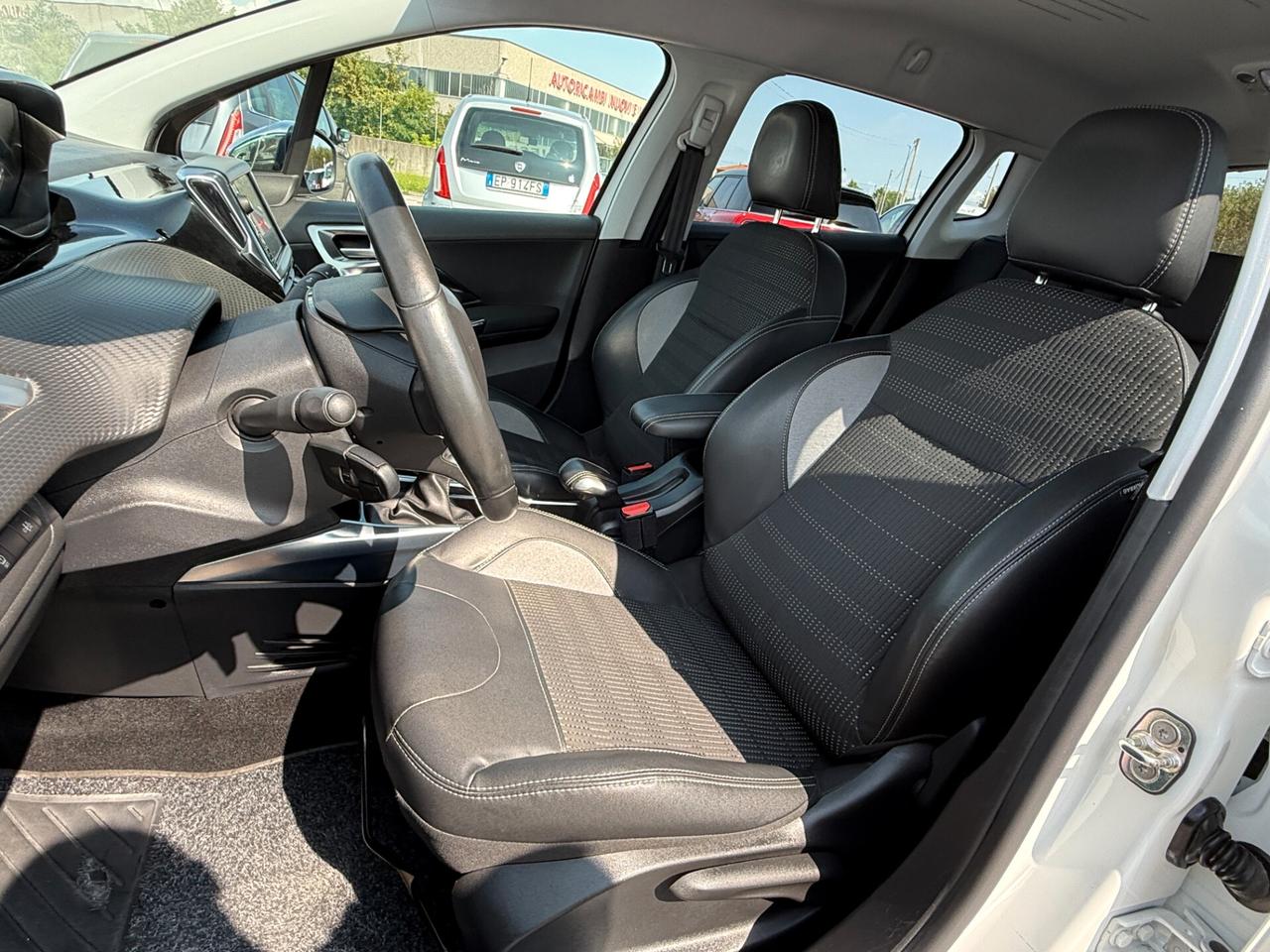Peugeot 2008 1.6 e-HDi 115 CV Stop&Start Allure