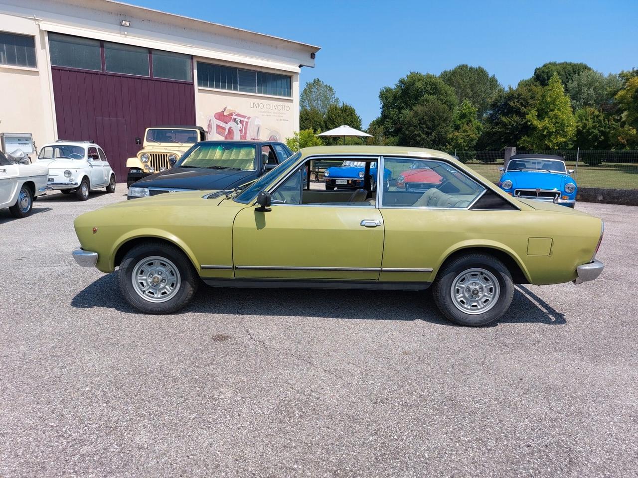 Fiat 124 Coupe 1800 del 1973 con aria-condizionata