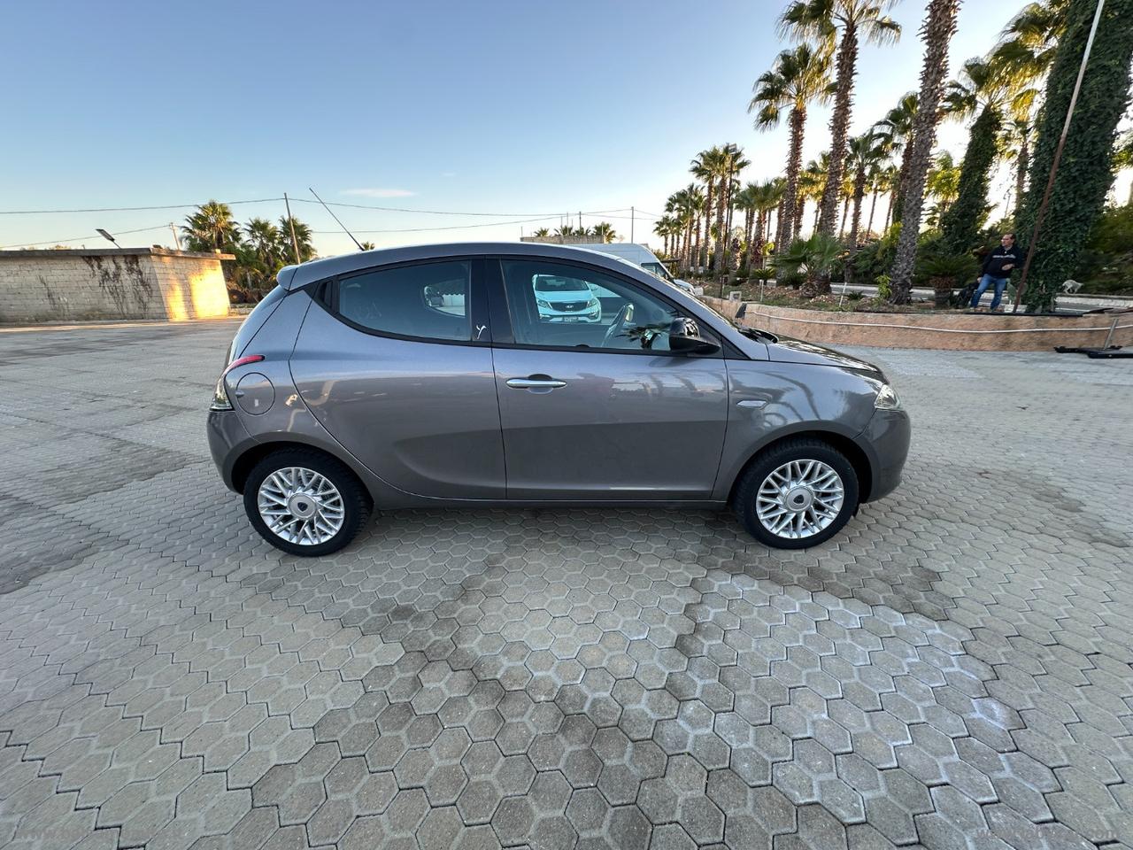 LANCIA Ypsilon 1.2 69 CV 5p. Gold