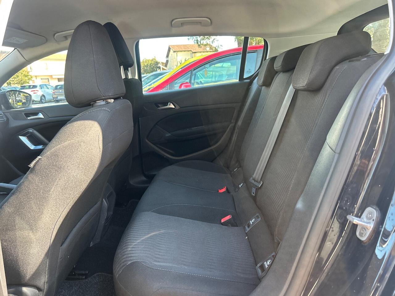 Peugeot 308 BlueHDi 100 S&S Business