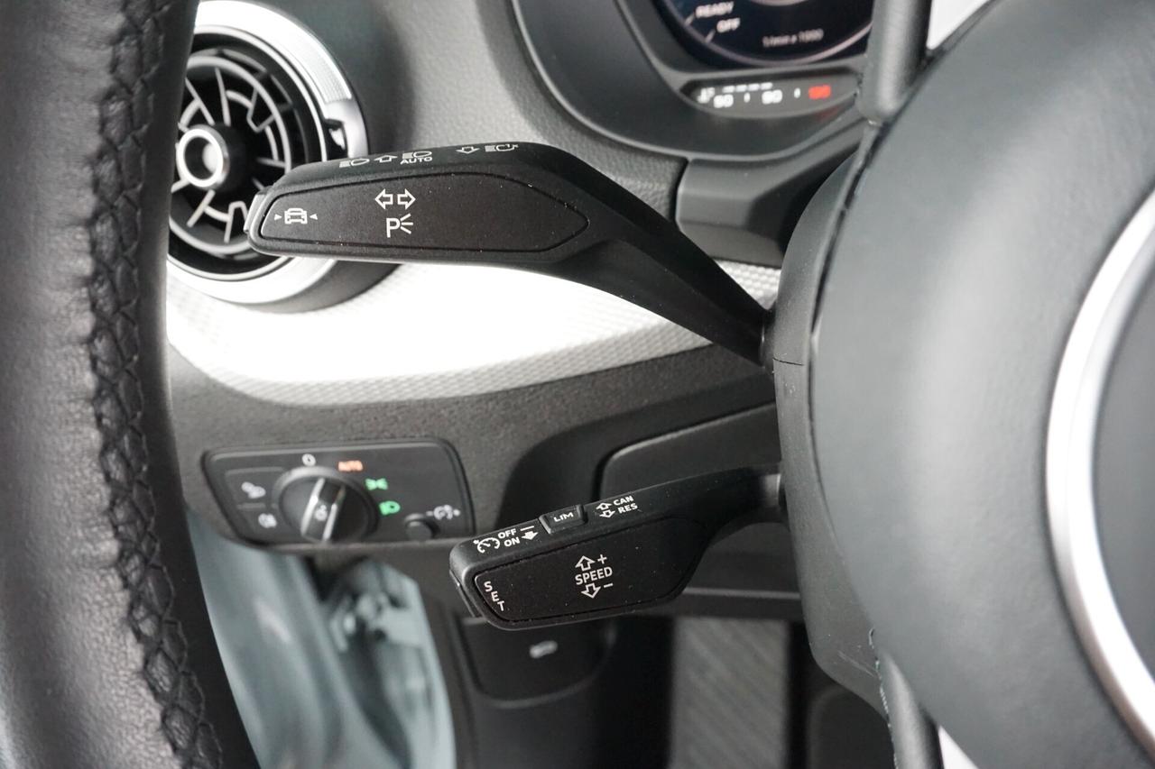 Audi Q2 35 TFSI S tronic S line Identity Black