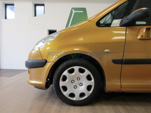 PEUGEOT 1007 1.4 Happy 73 CV NEOPATENTATI