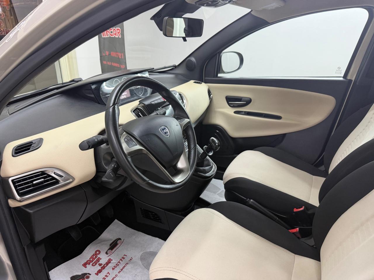 Lancia Ypsilon 1.2 69Cv
