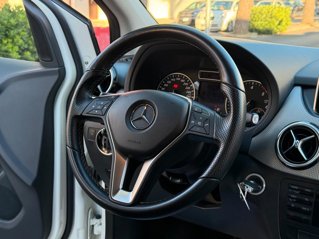 Mercedes B 200 CDI Autom Premium NAVI CAMERA 2014