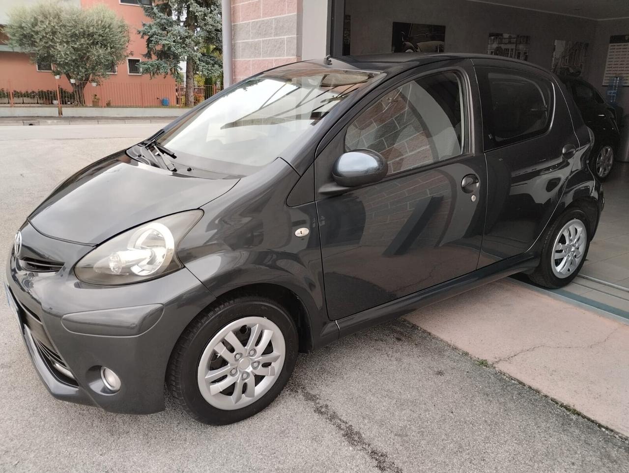 Toyota Aygo 1.0 12V VVT-i 5 porte Active Connect