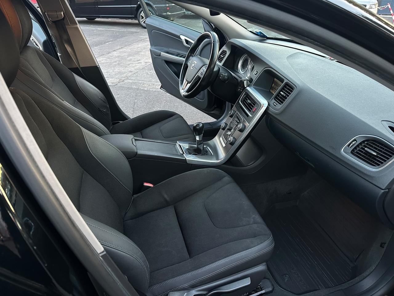 Volvo V60 D5 Geartronic Momentum 2012