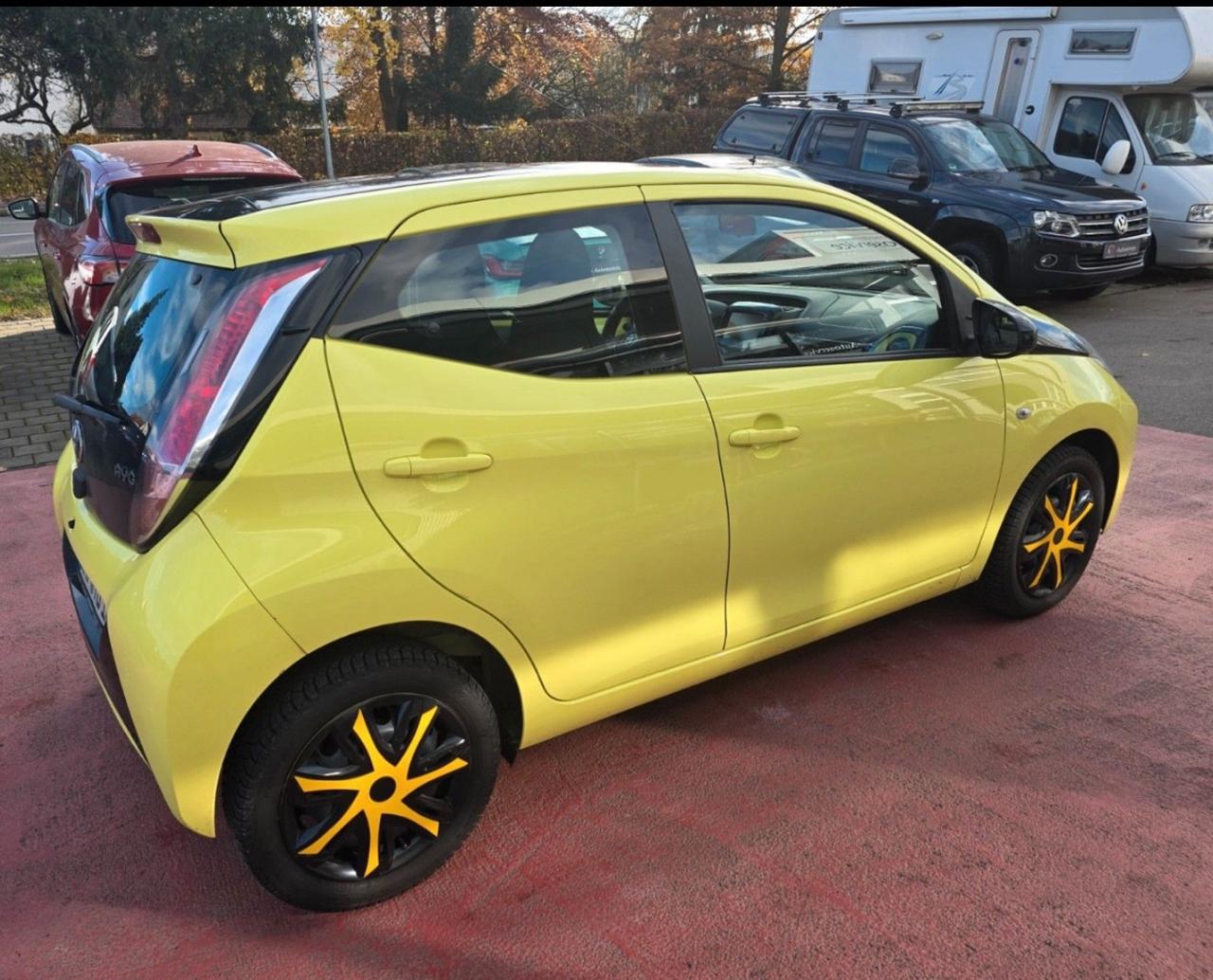 Toyota Aygo 1.0 VVT-i 69 CV 5 porte x-play MMT