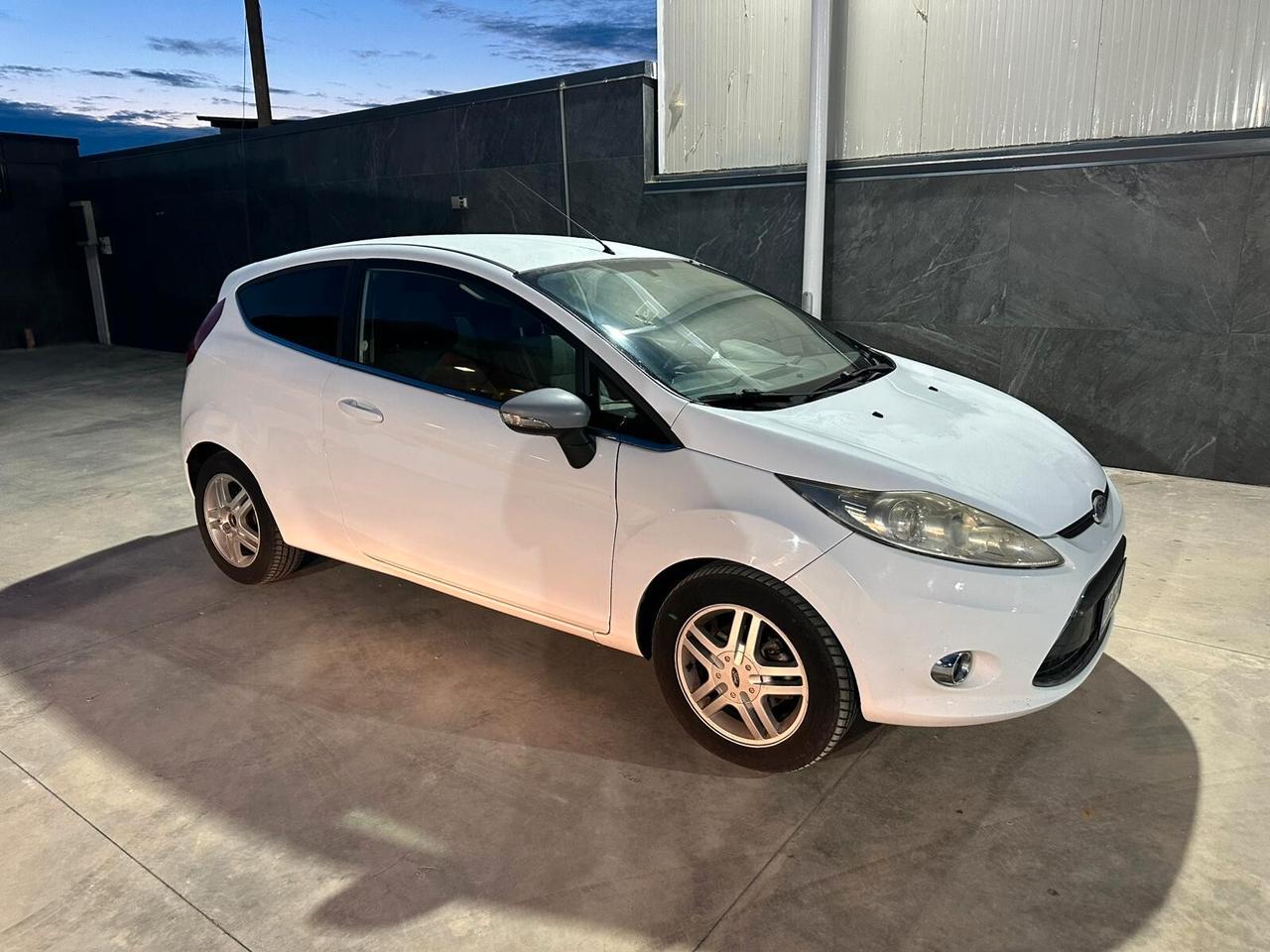 Ford Fiesta 1.4 TDCi 68CV 3 porte Titanium