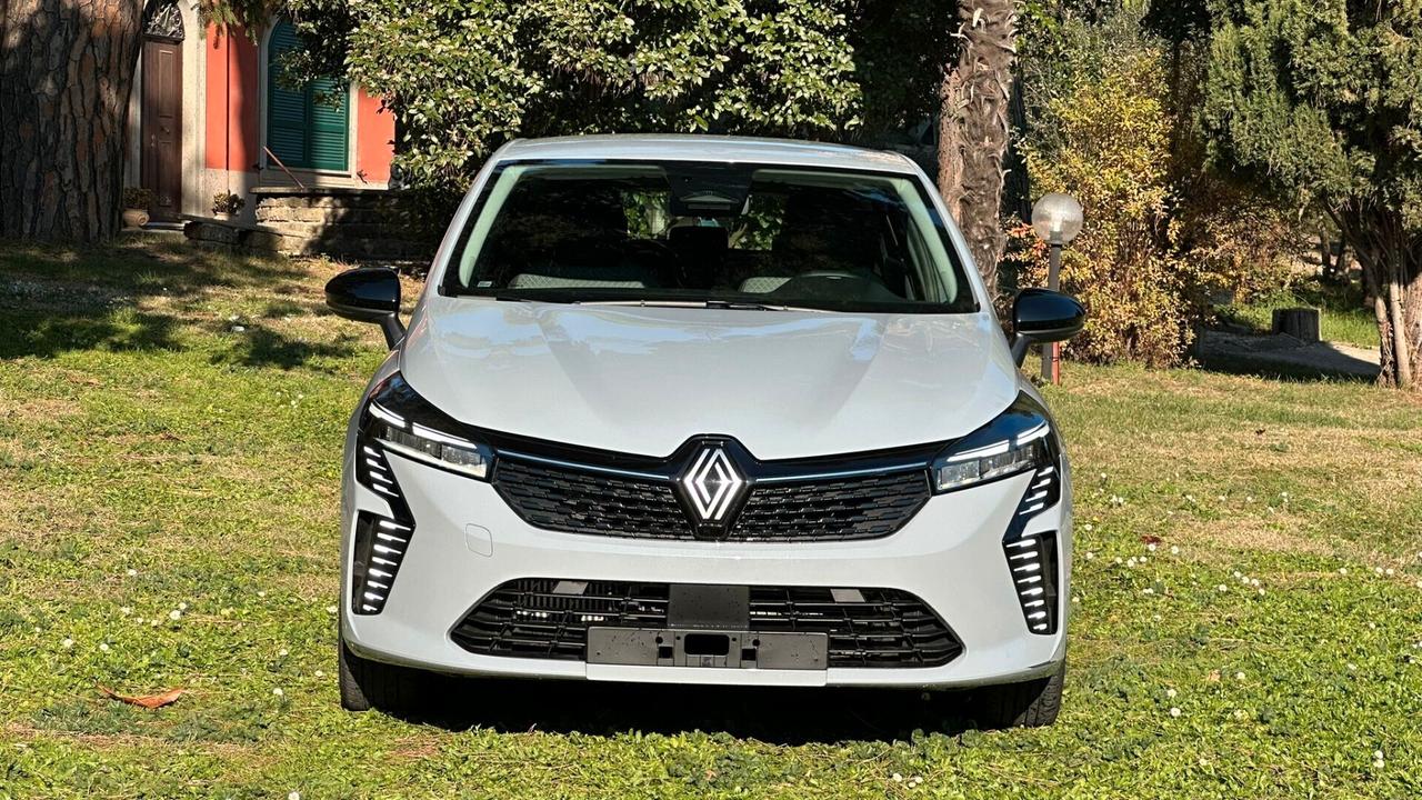 Renault Clio TCe 90 CV 5 porte Evolution 2025 solo 9.400KM LEGGI TESTO