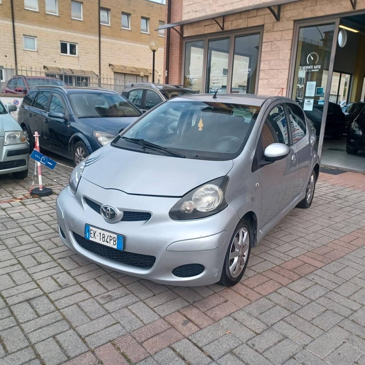 135.048 KM AYGO 1.0 NEOPATENTATI AUTOMATICA