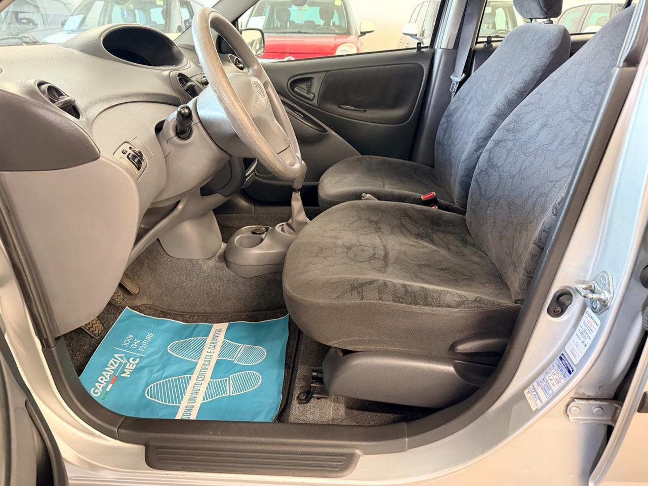 Toyota Yaris 1.0i 16V cat 5 porte Sol