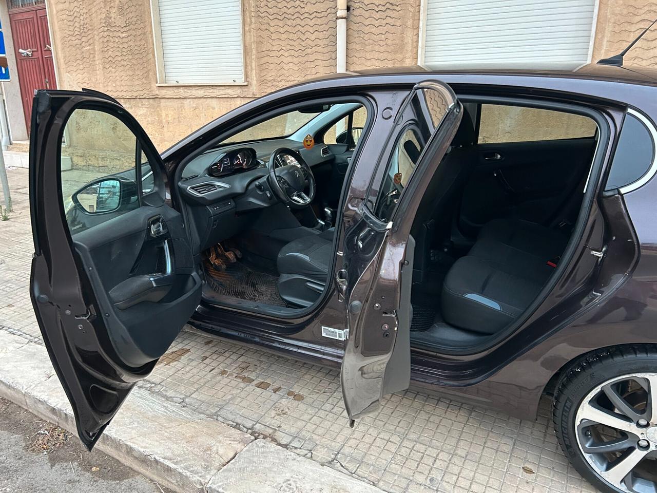 Peugeot 208 1.6 VTi 120 CV 5 porte Allure