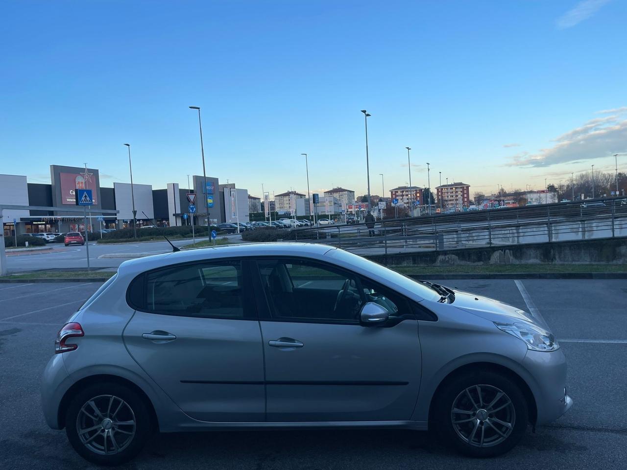 Peugeot 208 PureTech 1.2 CV 82 5P Allure