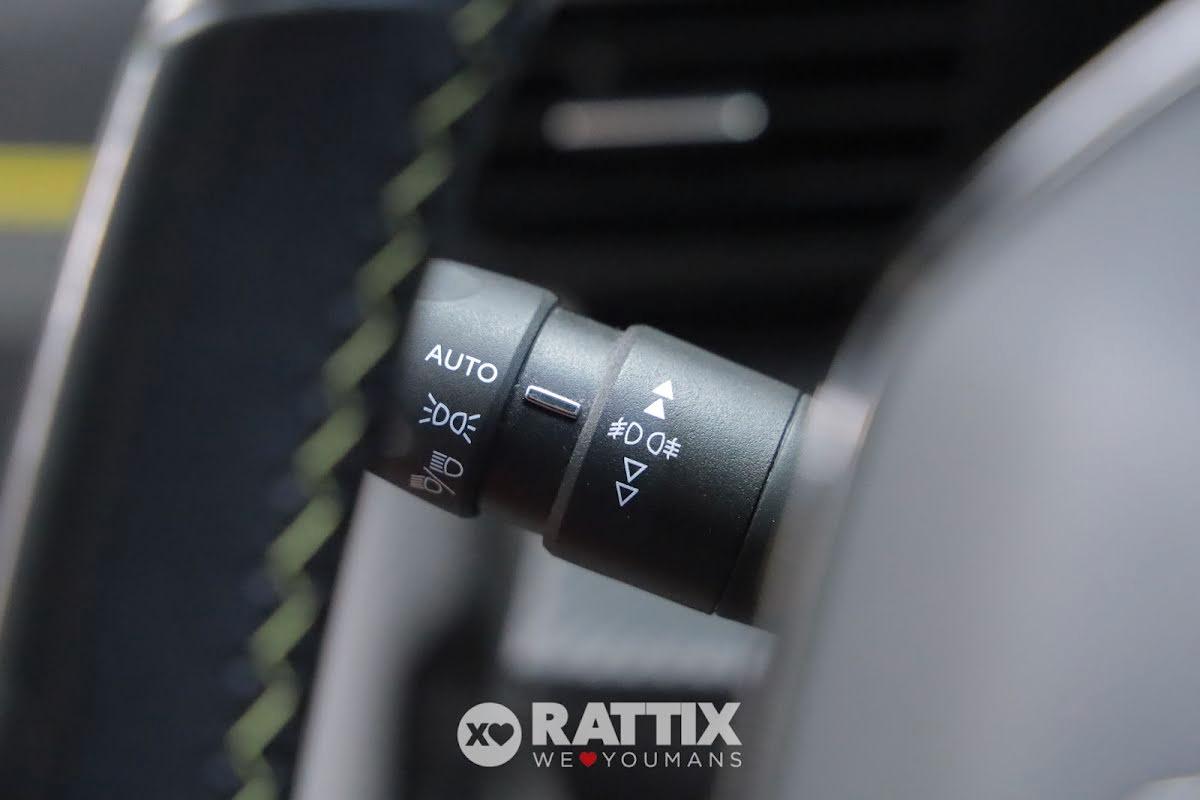 Peugeot e-2008 motore elettrico 100kW GT