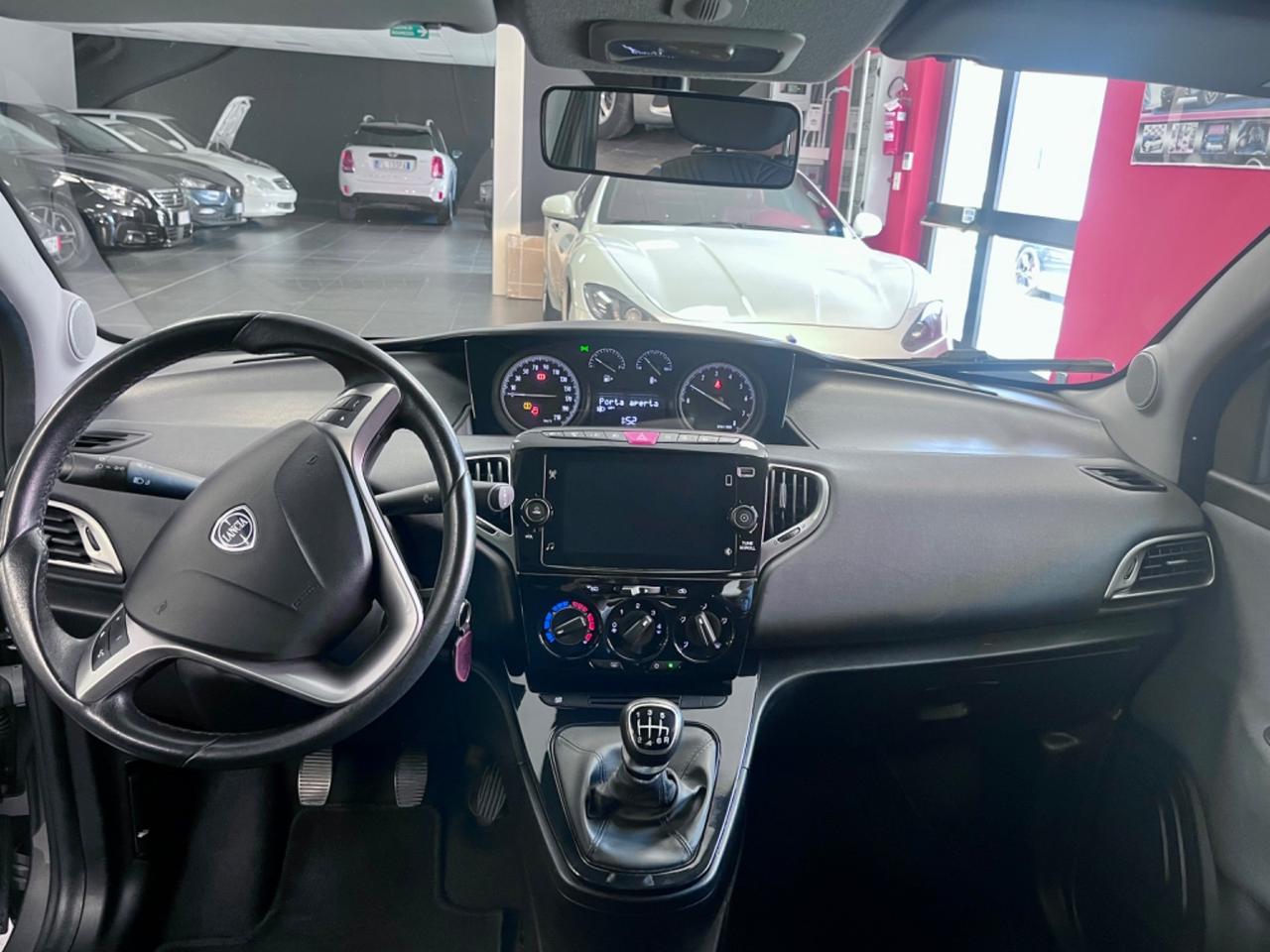 Lancia Ypsilon 1.0 FireFly 5 porte S&S Hybrid Ecochic Gold