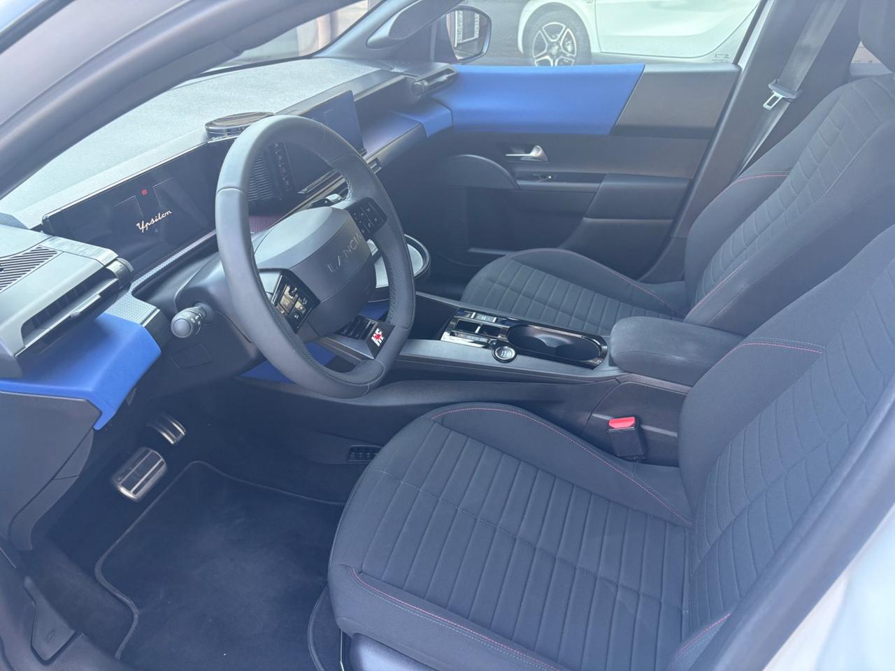 Lancia Ypsilon Hybrid e-DCT HF Line