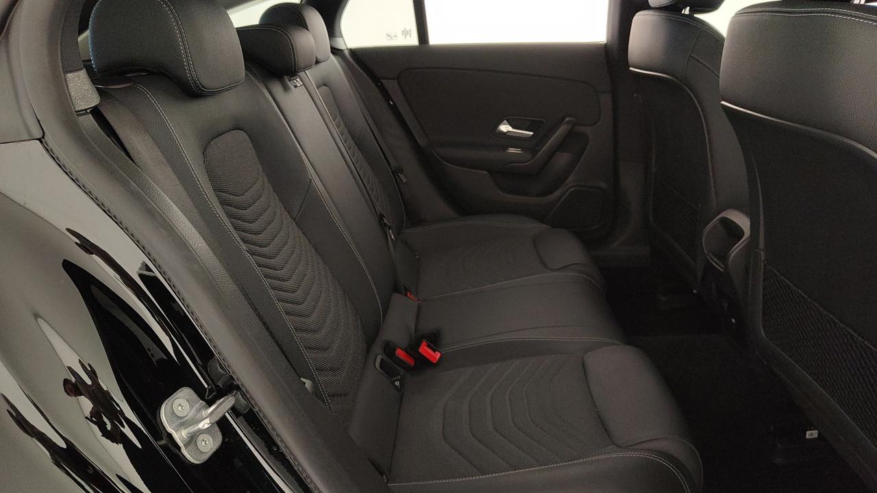 Mercedes-Benz CLA Shooting Brake 180 d Advanced auto