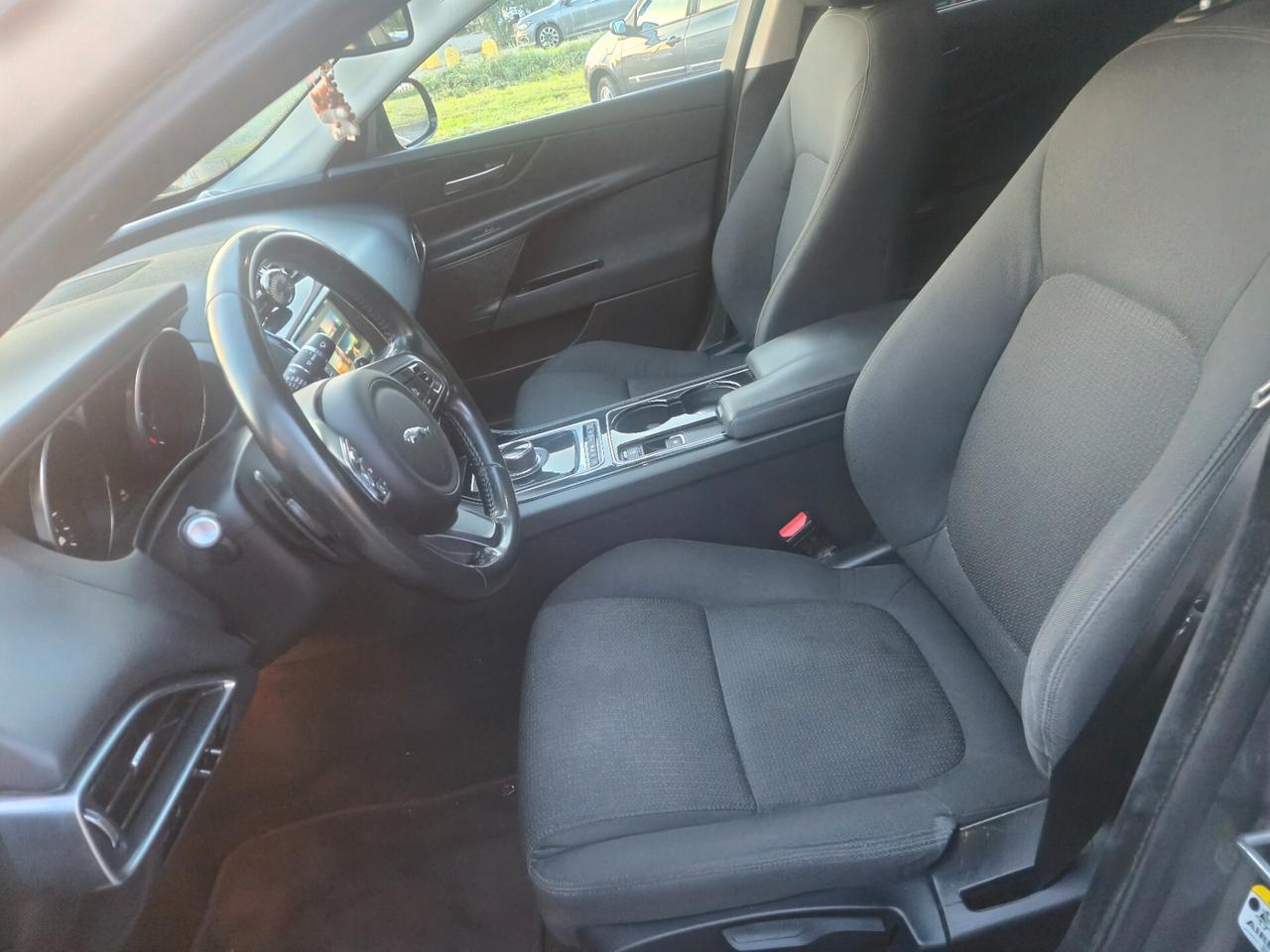 Jaguar XE 2.0 D Turbo 180CV Portfolio