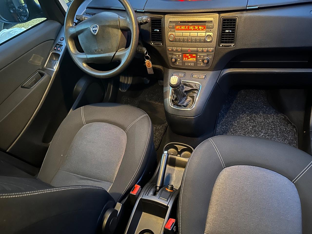 Lancia Ypsilon 1.3 MJT 75 CV Unyca