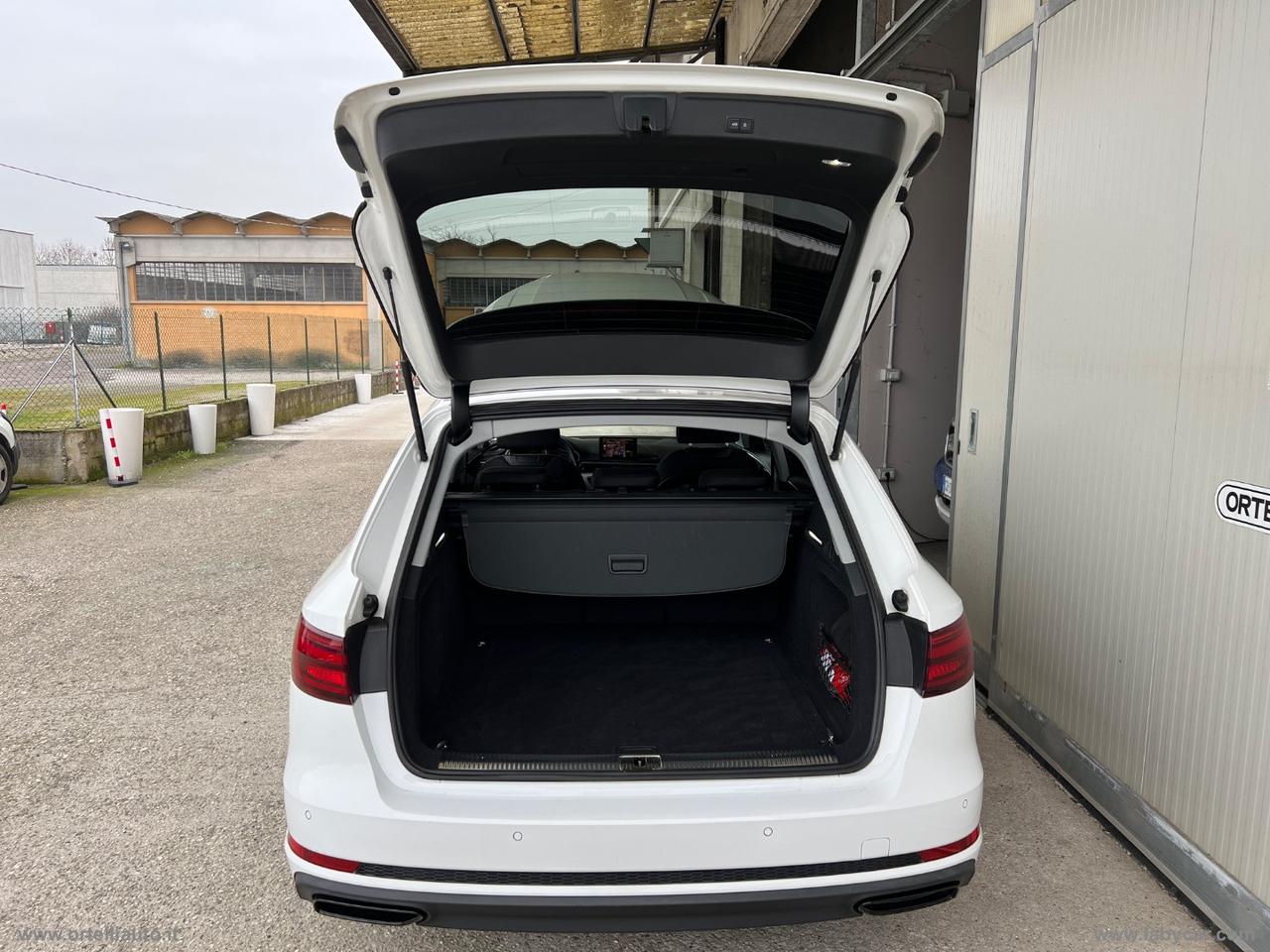 AUDI A4 Avant 30 TDI S tronic Business