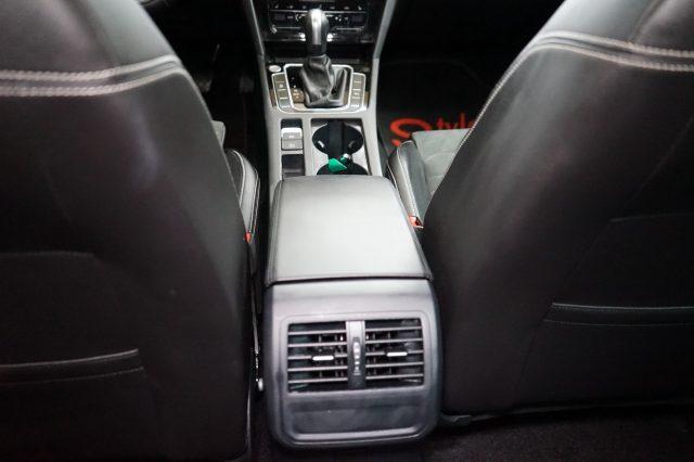 VOLKSWAGEN Passat Variant 2.0 TDI SCR EVO DSG Executive Certificata