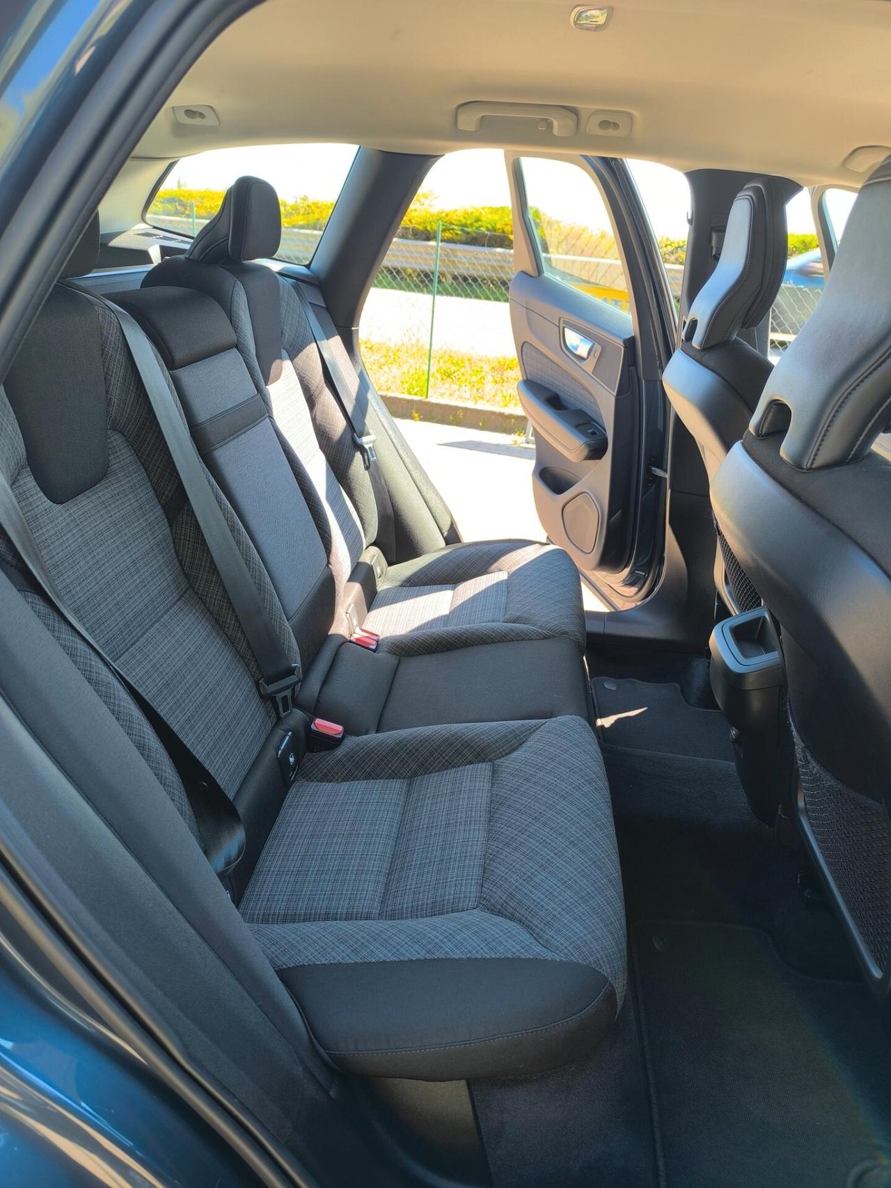 Volvo XC 60 XC60 B4 (d) AWD Geartronic Momentum Pro
