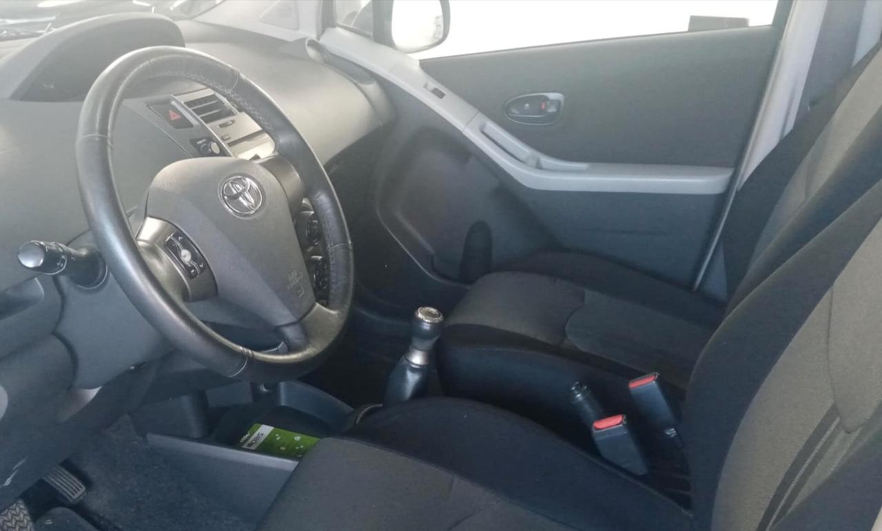 Toyota Yaris 1.0 5 porte